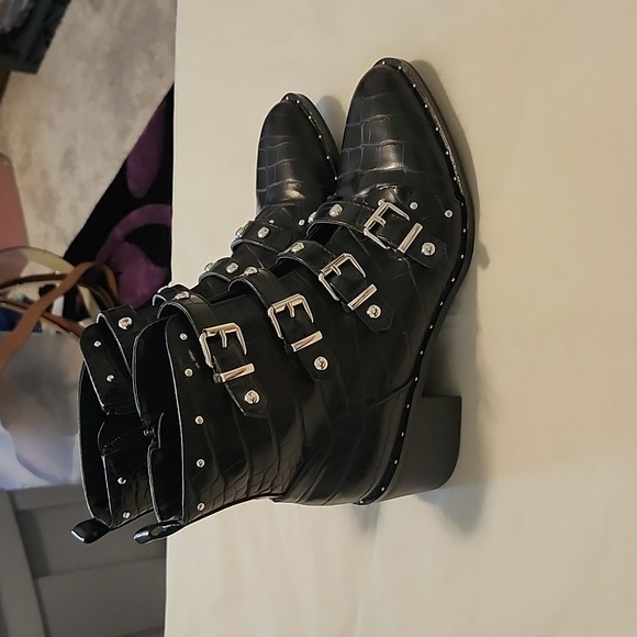 NWOT Women's Black Buckle Zip Up Boots By Fergie Size 6 - Picture 2 of 10